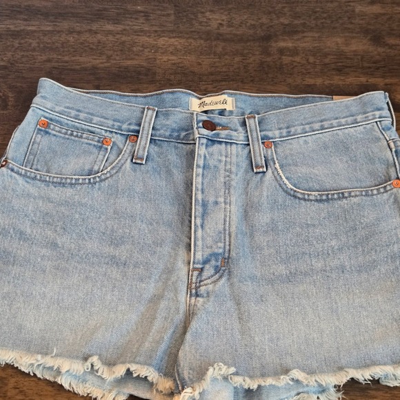 Madewell Pants - NWT Madewell Relaxed Denim Shorts Mid Rise Frayed Hem W29 Light Wash